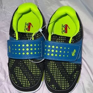 NWT cute and comfortable tennis shoes 11